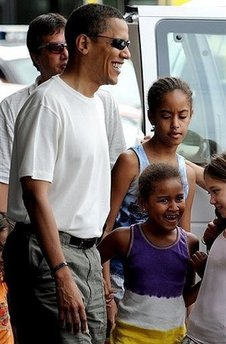 Barack Obama, and his two daughters Sasha and Malia, arrive at Hawaii Kai mall for lunch on December 26, 2008.