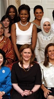 Obama attended a G20 leaders dinner while the wives of the leaders had dinner at a separate function within the residence.