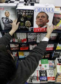 Woman looks at Barack Obama biographies at Tokyo, Japan bookstore on Obama's inauguration day, January 20, 2009.