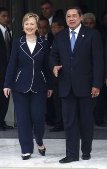 Secretary Clinton leaves meeting with Indonesian President Susilo Bambang at the Presidential Palace in Jakarta.