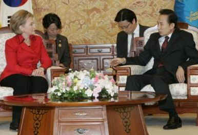 Clinton meets with the South Korean President Lee Myun-bak at the Blue House in Seoul.