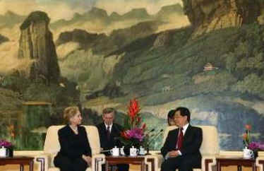Clinton meets with Chinese President Hu Jintao at the Great Hall of the People in Beijing.