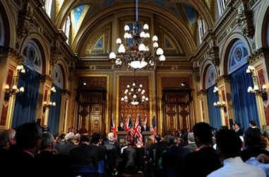 President Barack Obama and UK PM Gordon Brown speak at a joint news conference at the Foreign and Commonwealth Office in London.