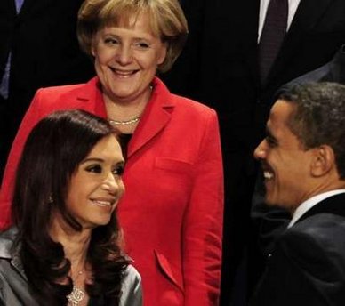 President Obama meets Argentina's President Fernandez during the G20 group photo in London.