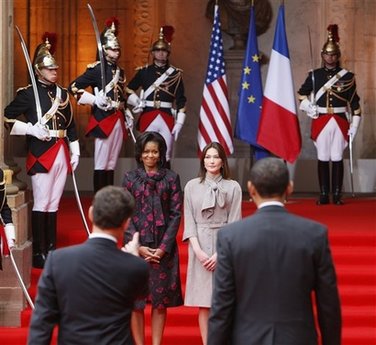 US President Barack Obama and First Lady Michelle Obama pose with French President Sarkozy and French First Lady Carla Bruni-Sarkozy on the steps of the Palais Rohan.