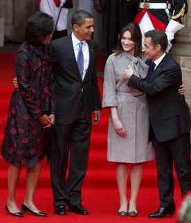 US President Barack Obama and First Lady Michelle Obama pose with French President Sarkozy and French First Lady Carla Bruni-Sarkozy on the steps of the Palais Rohan.