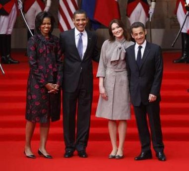 US President Barack Obama and First Lady Michelle Obama pose with French President Sarkozy and French First Lady Carla Bruni-Sarkozy on the steps of the Palais Rohan.