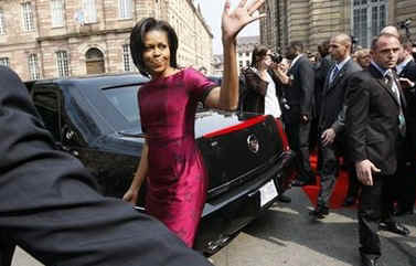 President Barack Obama and First Lady Michelle Obama say goodbye to the waiting crowds and President Sarkozy.