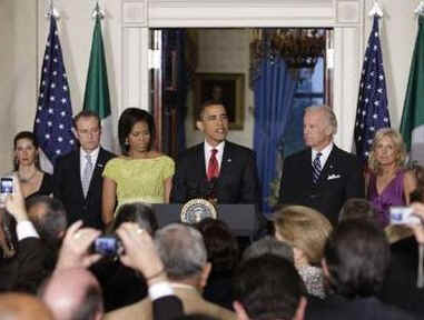 President Barack Obama and First Lady Michelle Obama join Vice President Joe Biden, Jill Biden, and Mexican Ambassador Arturo Sarukhan at a Cinco de Mayo celebration at the White House on May 4, 2009.