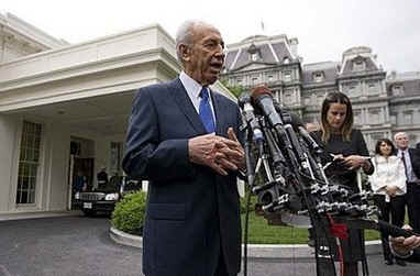 After the meeting President Peres talks to reporters assembled outside the West Wing of the White House.