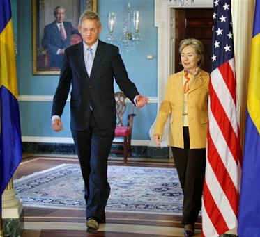 US Secretary of State Clinton meets with Foreign Affairs Minister of Sweden Carl Bildt.