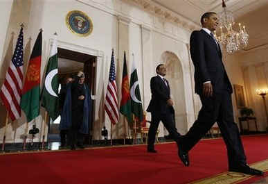 US President Barack Obama arrives for remarks to the media with Afghanistan's President Hamid Karzai and Pakistan's President Asif Ali Zardari.