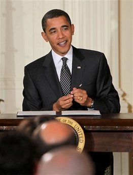 US Presidents have a higher than average tendency to be left-handed. US President Barack Obama signs several documents including his first executive orders and bills using his left hand. Photo: President Obama signs an executive order related to climate change on January 26, 2009 using his left hand.