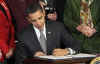 US Presidents have a higher than average tendency to be left-handed. US President Barack Obama signs several documents including his first executive orders and bills using his left hand. Photo: President Obama signs his first bill as President, The Lilly Ledbetter Fair Pay Act, on January 29, 2009 using his left hand.