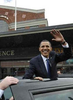 After completing some shopping Obama's motorcade departs for the Canada Reception Center to depart on Air Force One.